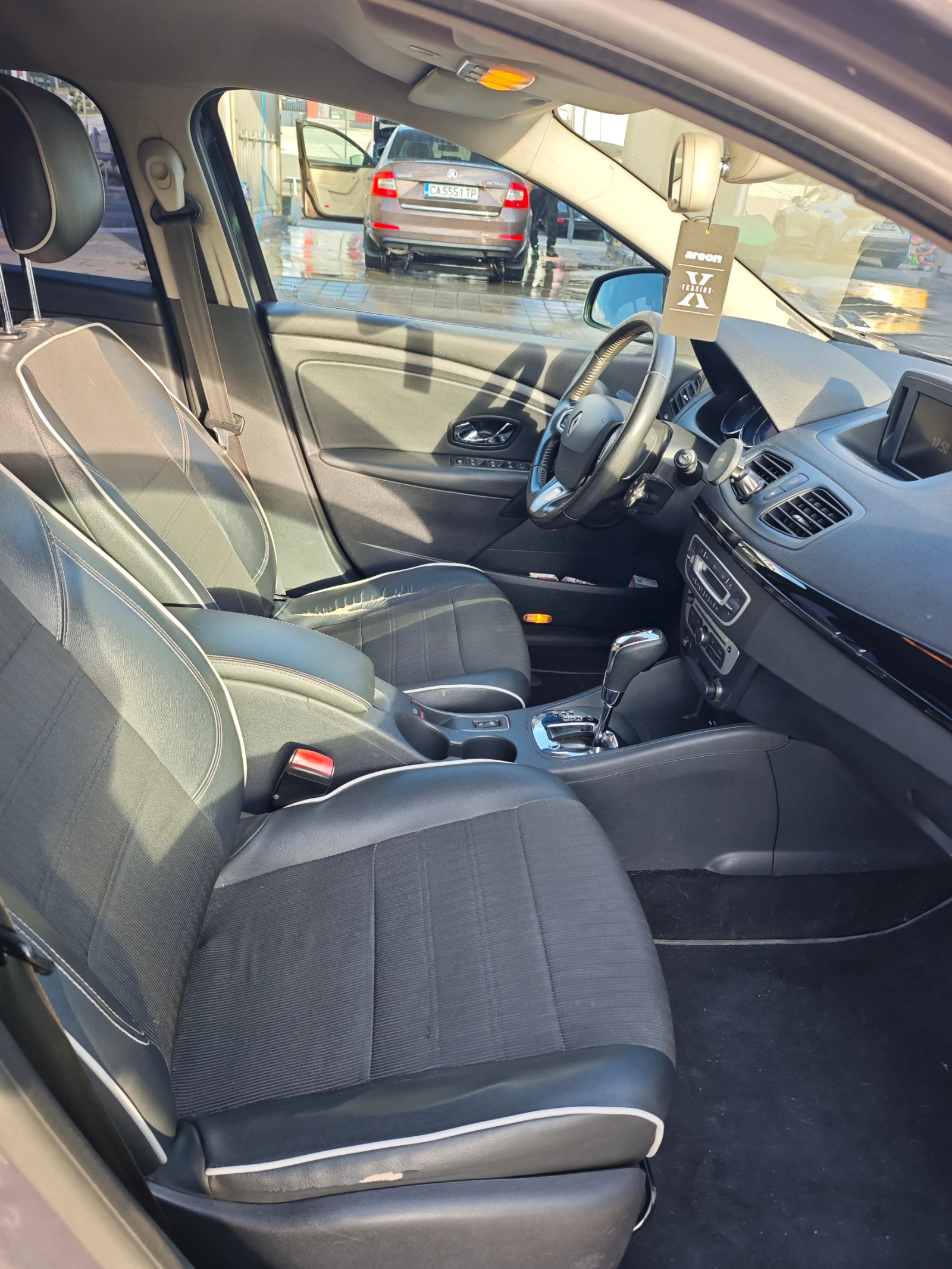 Renault Fluence, снимка 10 - Автомобили и джипове - 56092263