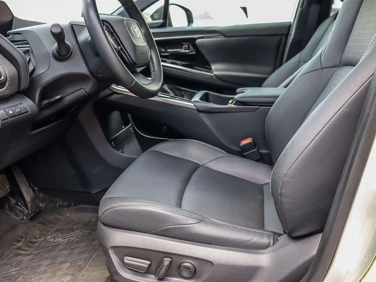 Toyota bZ4X * E 160 kW XLE| PREMIUM| LEATHER| ROOF| JBL| HUD|  | Mobile.bg � ����������� 10