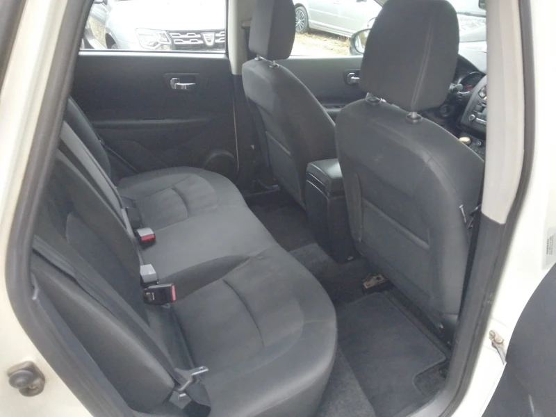 Nissan Qashqai 1.5dci, снимка 9 - Автомобили и джипове - 47943451