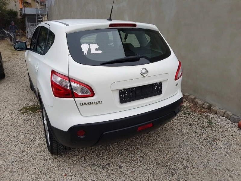 Nissan Qashqai 1.5dci, снимка 5 - Автомобили и джипове - 47943451