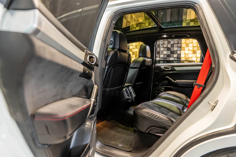 Porsche Cayenne GTS Aero Pack, снимка 14 - Автомобили и джипове - 51582623
