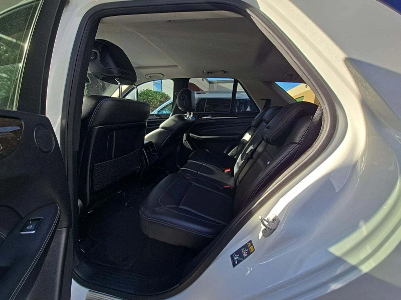 Mercedes-Benz ML 350 * PANO* KEYLESS* BLIND SPOT* КАМЕРА* ПОДГРЕВ* , снимка 8 - Автомобили и джипове - 52495948