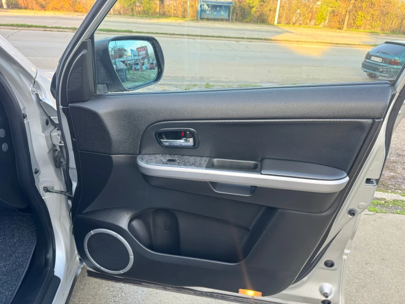 Suzuki Grand vitara 3.2 I V6 Final Edition Face Швейцария ТОП, снимка 13 - Автомобили и джипове - 52503494