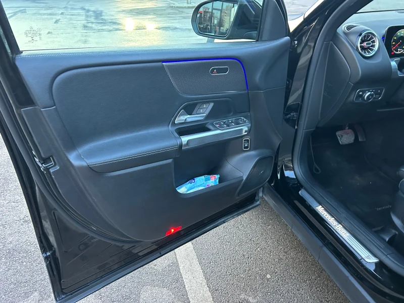 Mercedes-Benz GLB 200d AMG * УДЪЛЖЕНА ГАРАНЦИЯ * ПЪЛЕН СЕРВИЗ * , снимка 9 - Автомобили и джипове - 52565568