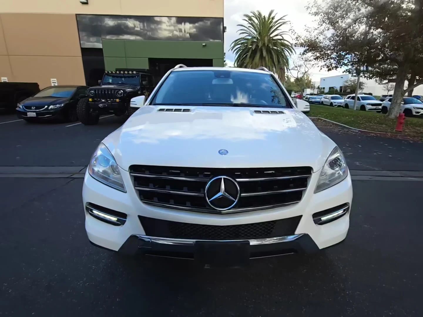 Mercedes-Benz ML 350 * PANO* KEYLESS* BLIND SPOT* КАМЕРА* ПОДГРЕВ* , снимка 1