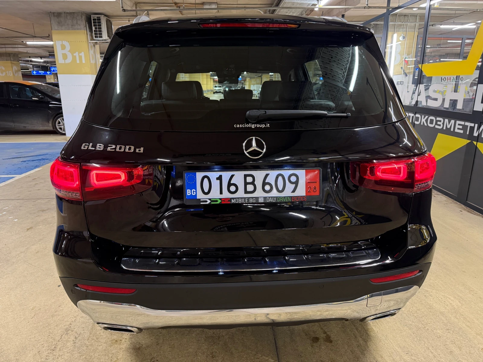 Mercedes-Benz GLB 200d AMG * ДИСТРОНИК * КАМЕРА * ПЪЛЕН СЕРВИЗ  - изображение 5