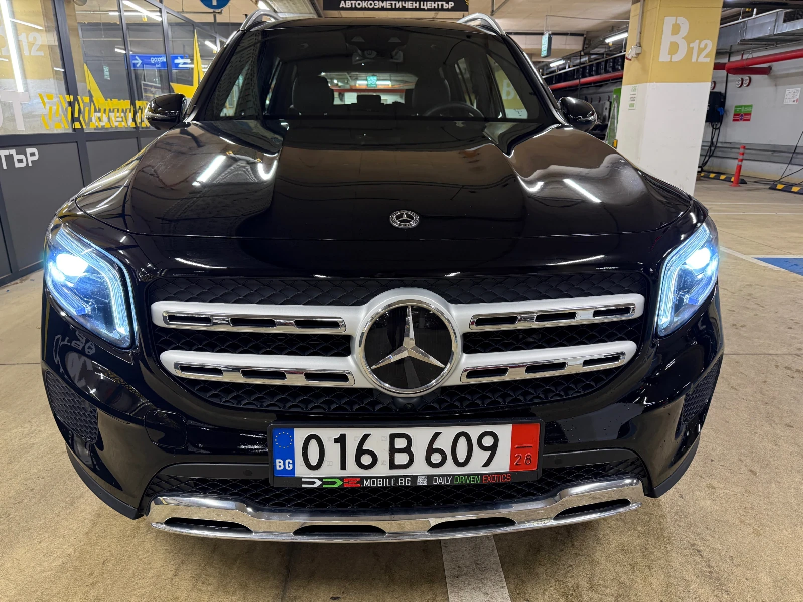 Mercedes-Benz GLB 200d AMG * ДИСТРОНИК * КАМЕРА * ПЪЛЕН СЕРВИЗ  - изображение 2