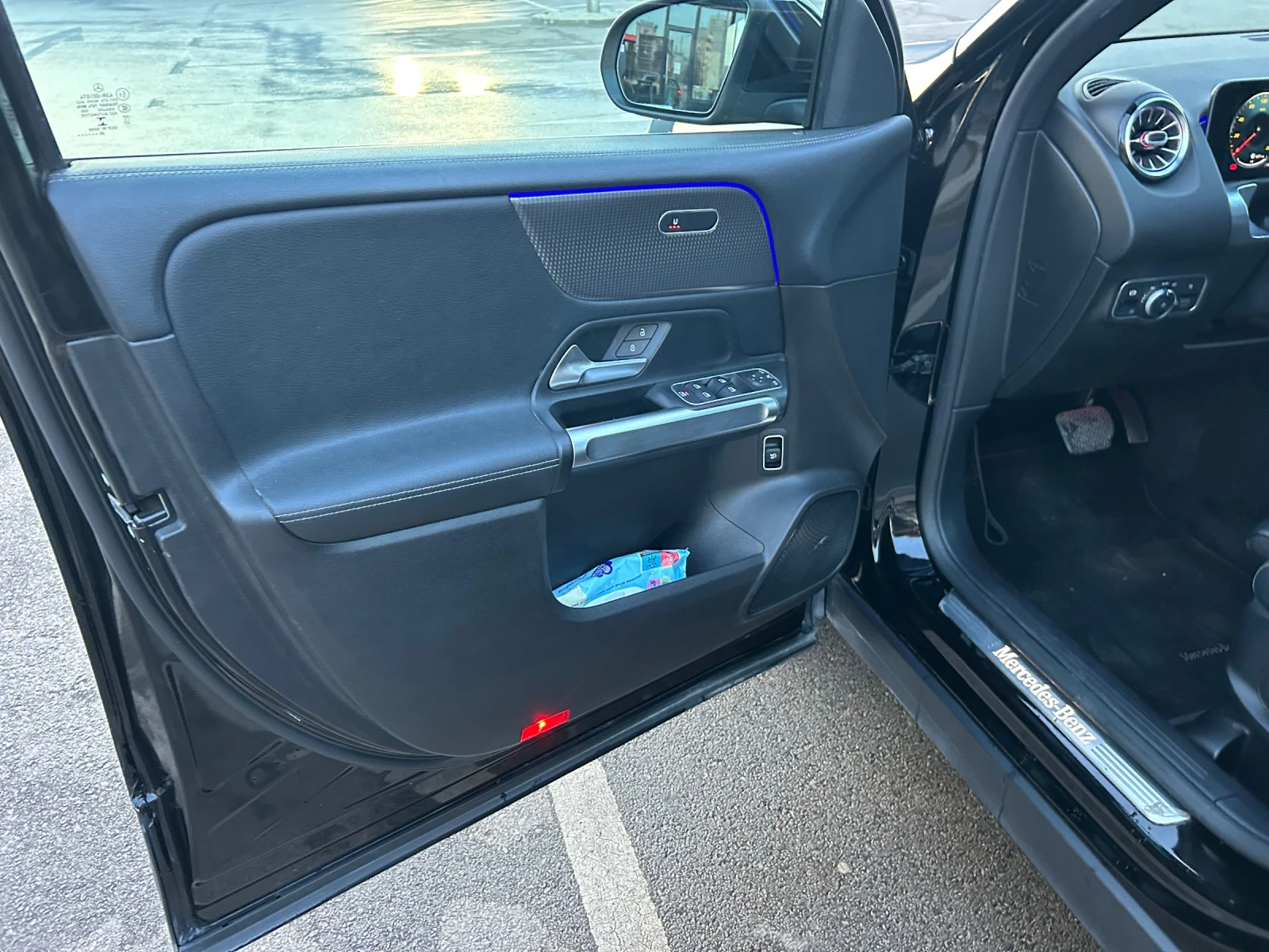 Mercedes-Benz GLB 200d AMG * УДЪЛЖЕНА ГАРАНЦИЯ * 360к ПЪЛЕН СЕРВИЗ * - изображение 10