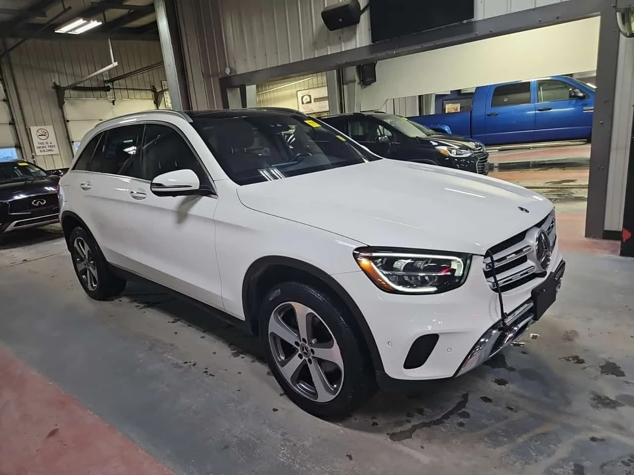 Mercedes-Benz GLC 300 4MATIC * 360 * PANO* KEYLESS  * OFF-ROAD*  - изображение 2