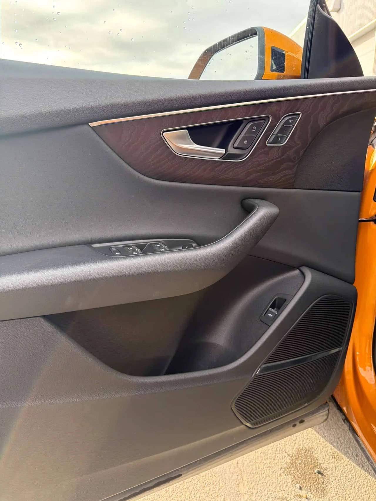 Audi Q8 * Technik * B&O * PANO * ОБДУХВАНЕ *  360 * CARFAX, снимка 12 - Автомобили и джипове - 54129205