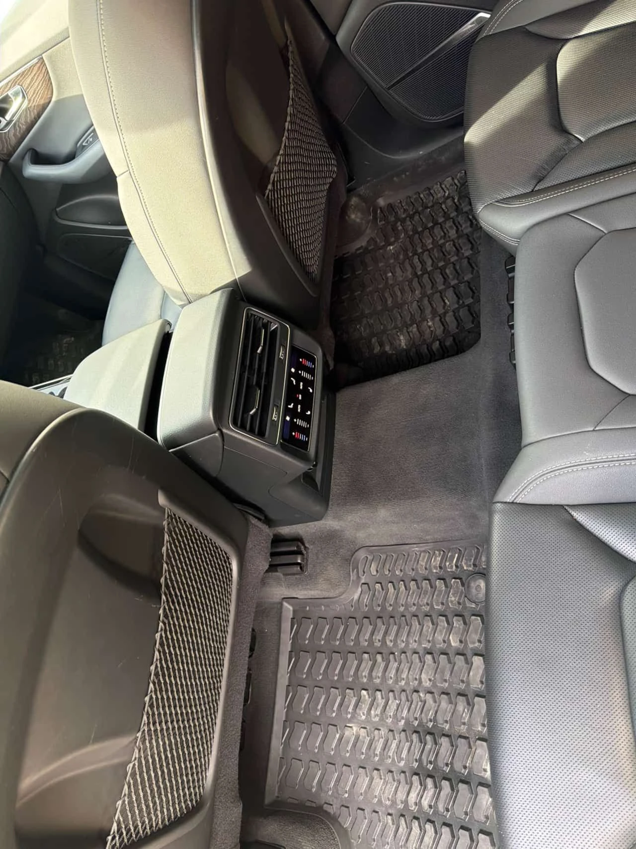 Audi Q8 * Technik * B&O * PANO * ОБДУХВАНЕ *  360 * CARFAX, снимка 13 - Автомобили и джипове - 54129205