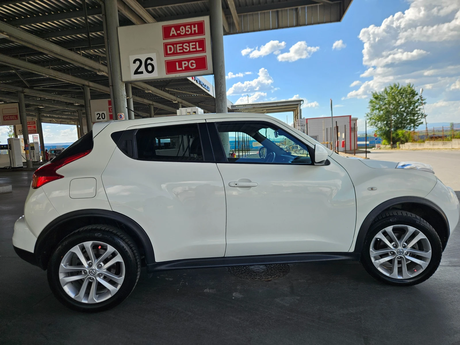 Nissan Juke, снимка 6 - Автомобили и джипове - 54722136