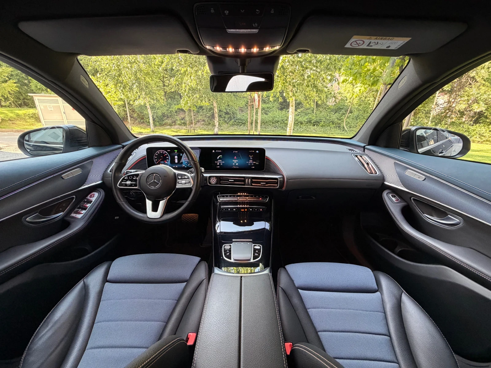 Mercedes-Benz EQC 400 / 4-MATIC / AMG LINE / КАМЕРА, снимка 12 - Автомобили и джипове - 54758837