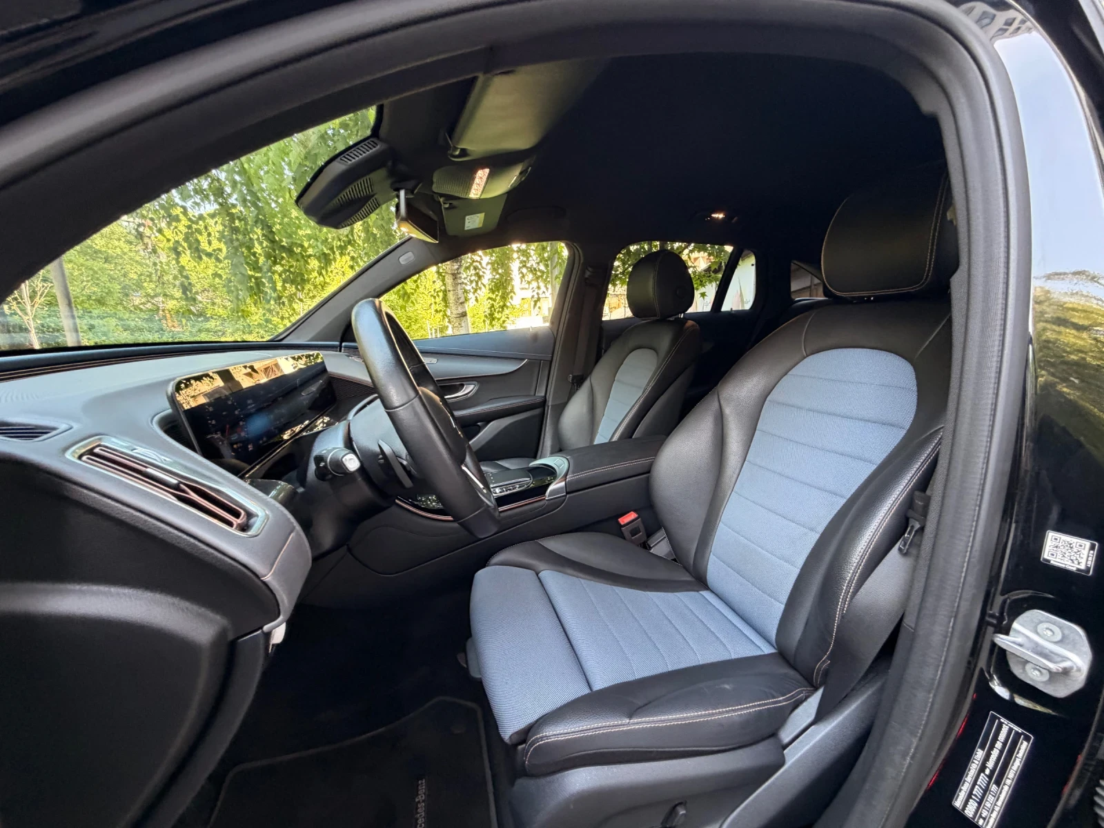 Mercedes-Benz EQC 400 / 4-MATIC / AMG LINE / КАМЕРА, снимка 10 - Автомобили и джипове - 54758837