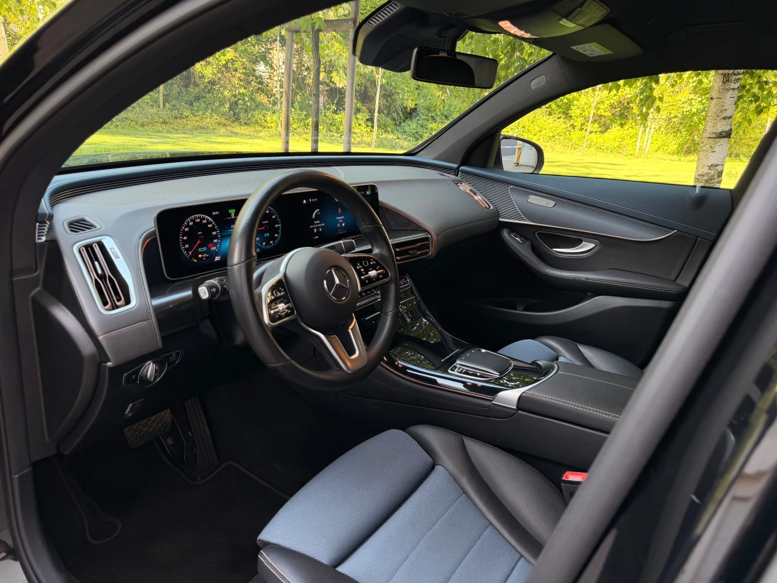 Mercedes-Benz EQC 400 / 4-MATIC / AMG LINE / КАМЕРА, снимка 9 - Автомобили и джипове - 54758837