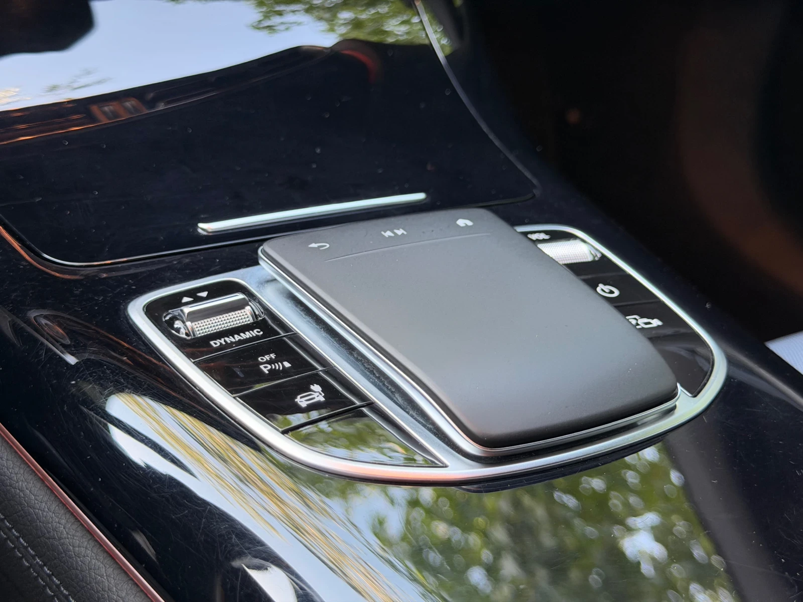 Mercedes-Benz EQC 400 / 4-MATIC / AMG LINE / КАМЕРА, снимка 14 - Автомобили и джипове - 54758837