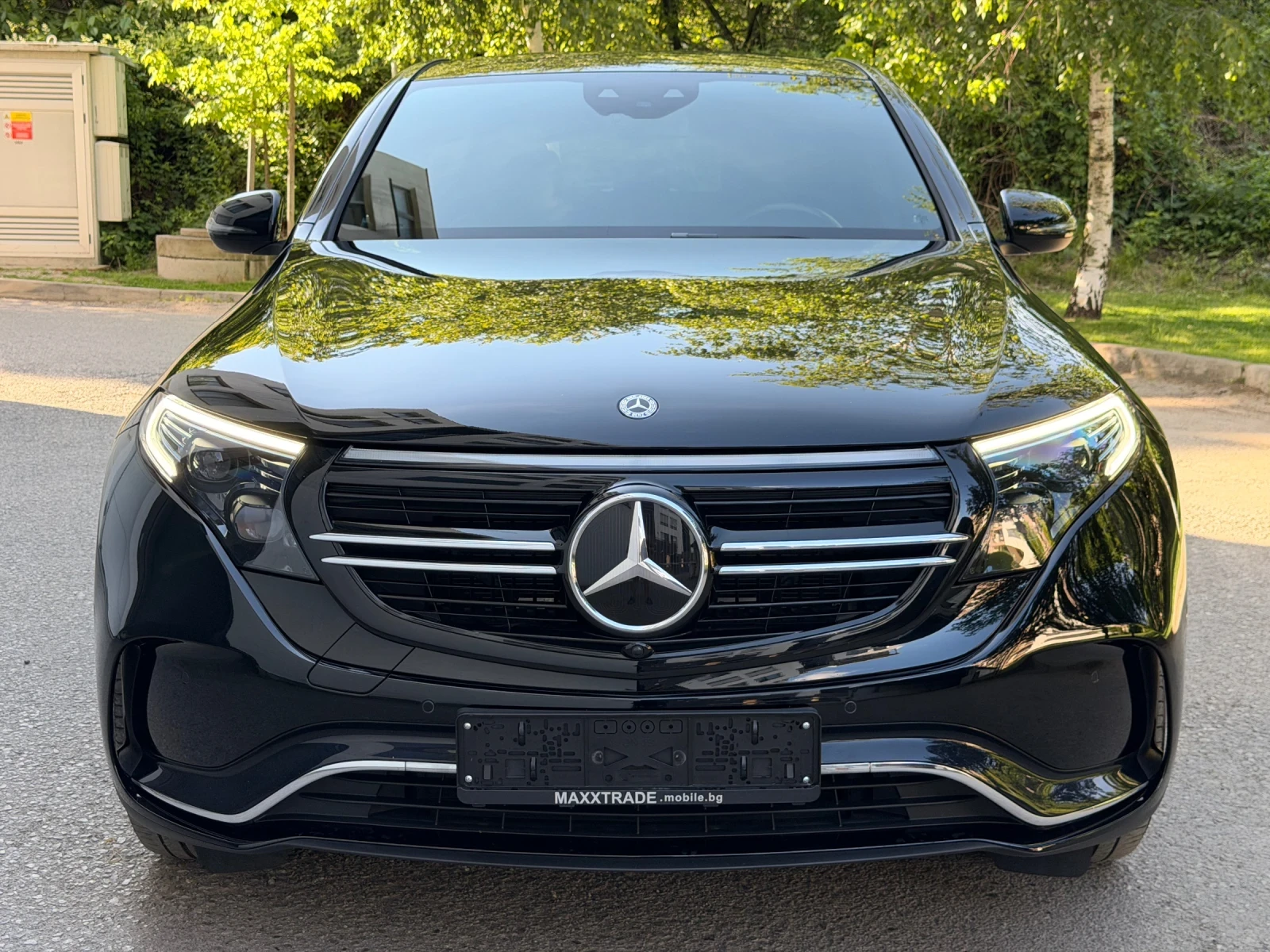 Mercedes-Benz EQC 400 / 4-MATIC / AMG LINE / КАМЕРА, снимка 2 - Автомобили и джипове - 54758837