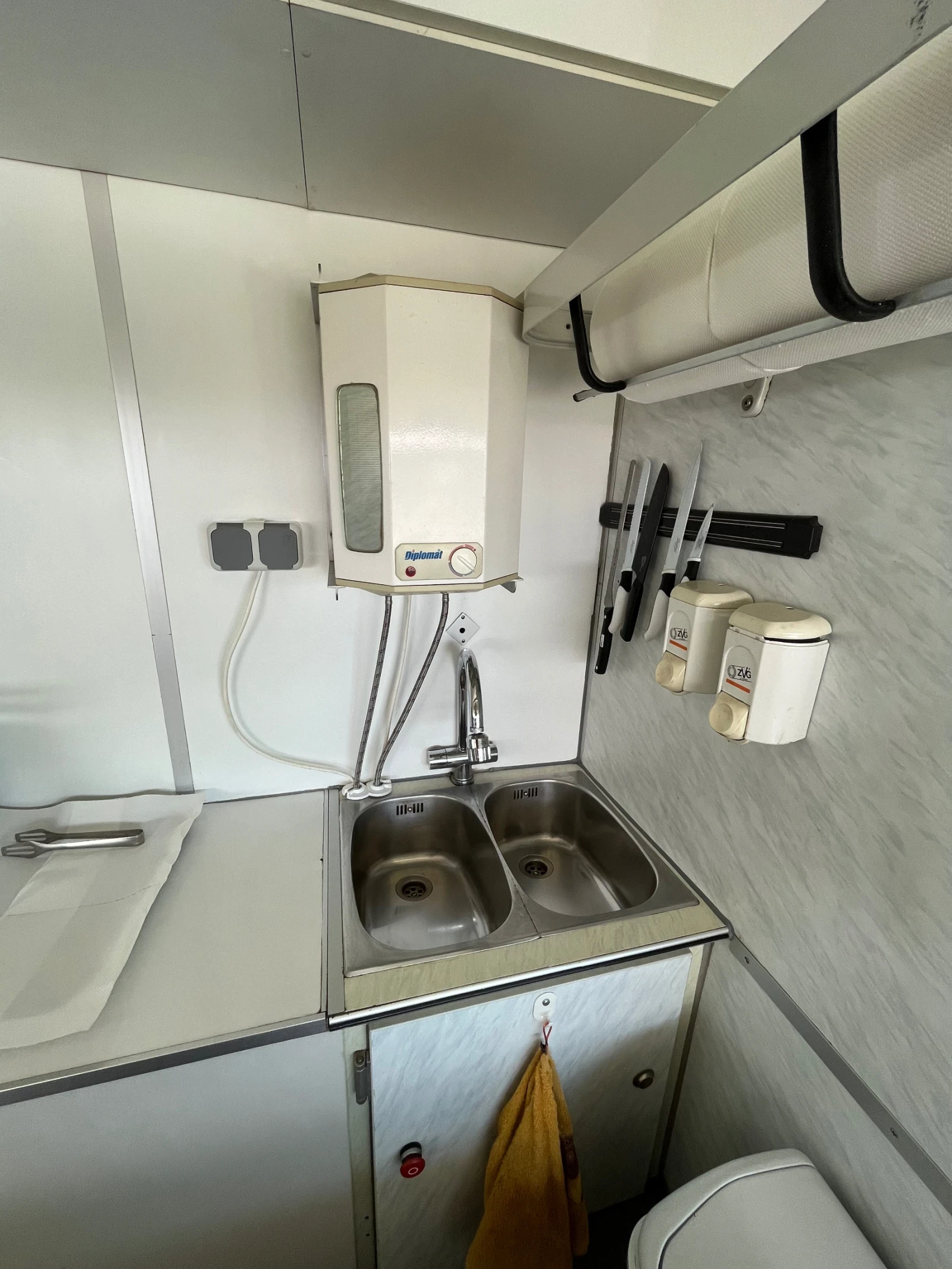 Кемпер Peugeot Boxer, снимка 13 - Каравани и кемпери - 56056859