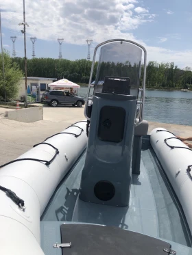 Надуваема лодка Bombard Explorer 550, снимка 2