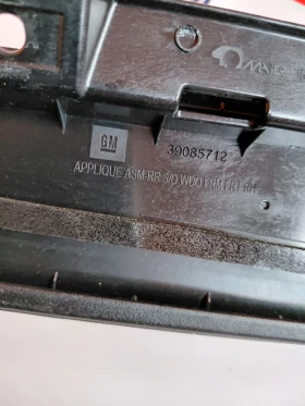 39085712 Вертикална лайсна на задна дясна врата Opel Astra K 39085712, снимка 3 - Части - 53648243