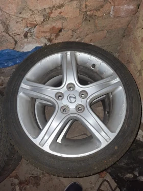        215/45R17  Lexus IS 200
