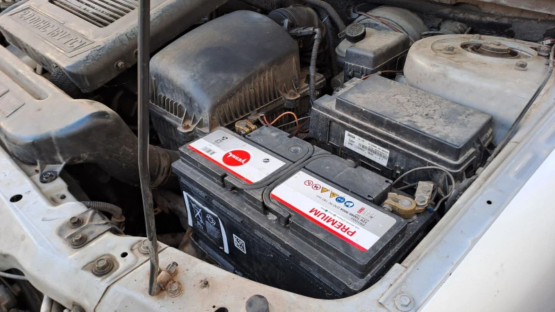 Kia Carnival, снимка 6 - Автомобили и джипове - 52544256