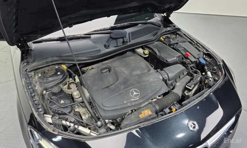 Mercedes-Benz CLA 220, снимка 6 - Автомобили и джипове - 52919039