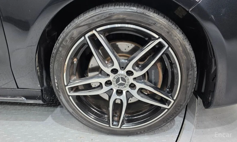 Mercedes-Benz CLA 220, снимка 5 - Автомобили и джипове - 52919039