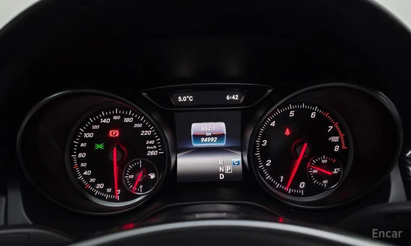 Mercedes-Benz CLA 220, снимка 8 - Автомобили и джипове - 52919039