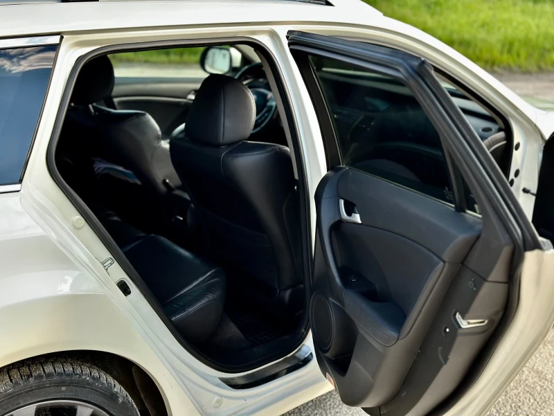 Honda Accord 8 2.4 Executive, снимка 8 - Автомобили и джипове - 53048900