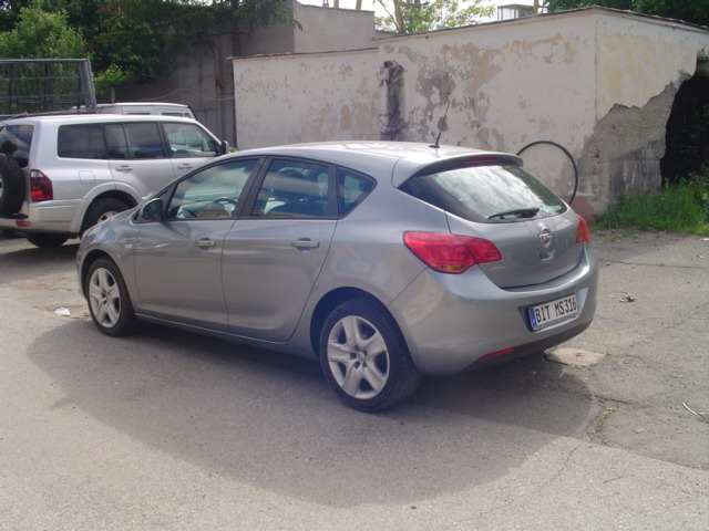 Opel Astra 1, 6 I, снимка 4 - Автомобили и джипове - 45511895