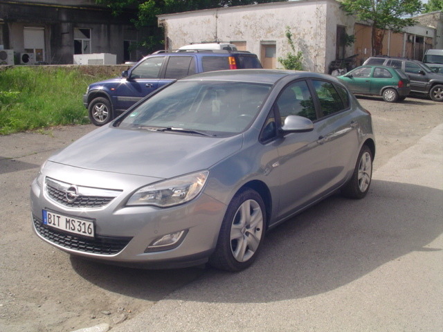 Opel Astra 1, 6 I, снимка 2 - Автомобили и джипове - 45511895