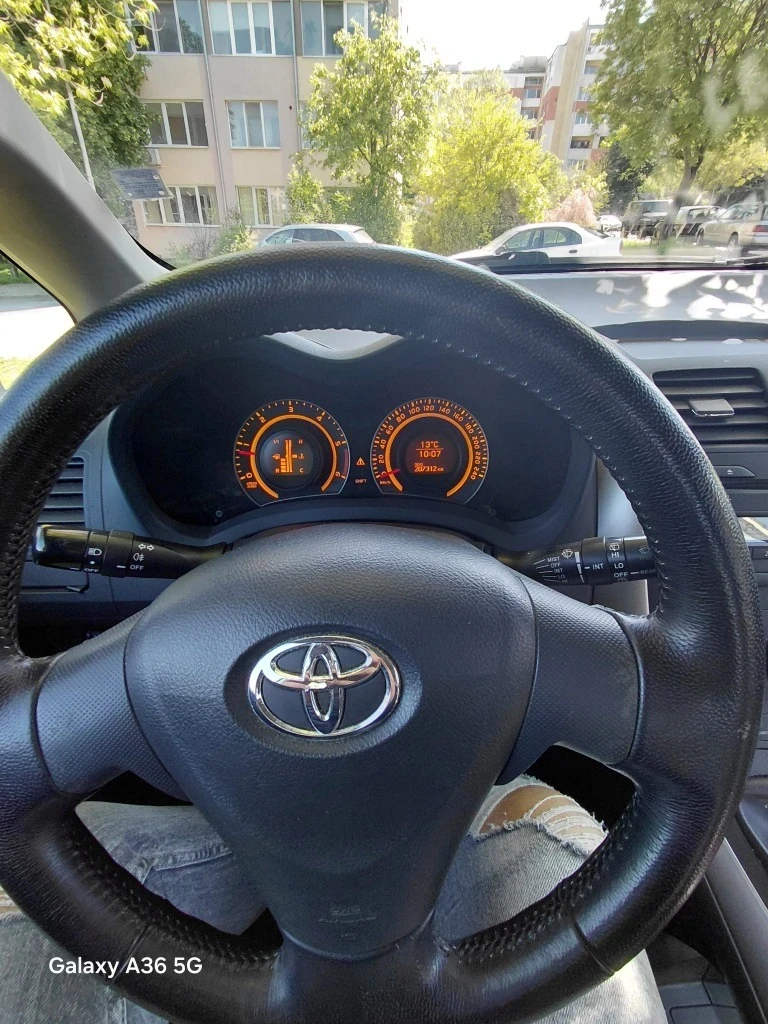Toyota Auris 1.4, снимка 10 - Автомобили и джипове - 54976736