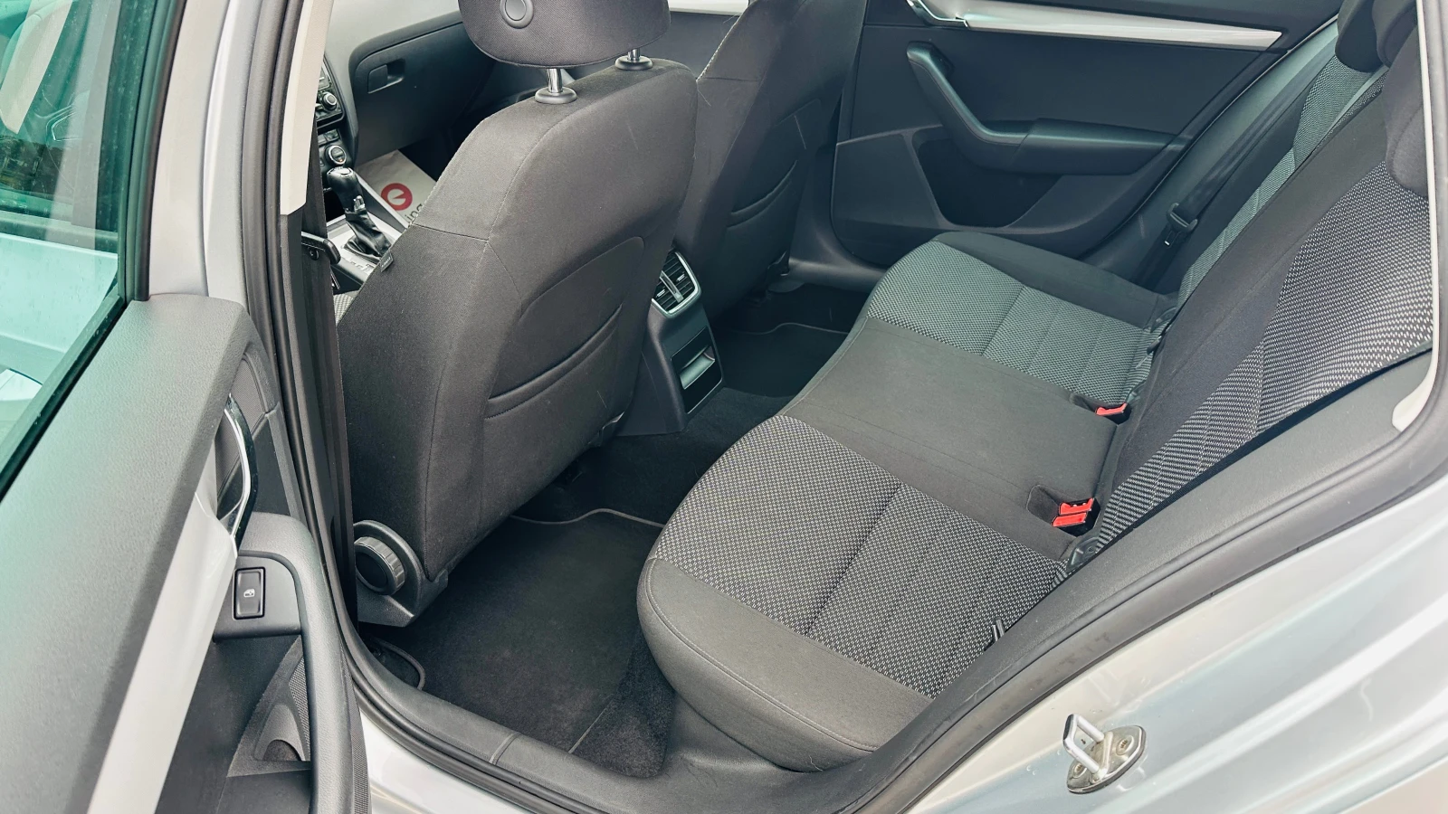 Skoda Octavia 1.6tdi 110 kc навигация-Автоматик Евро6 - изображение 7