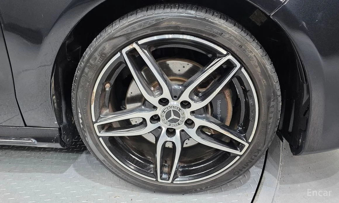 Mercedes-Benz CLA 220  - изображение 5