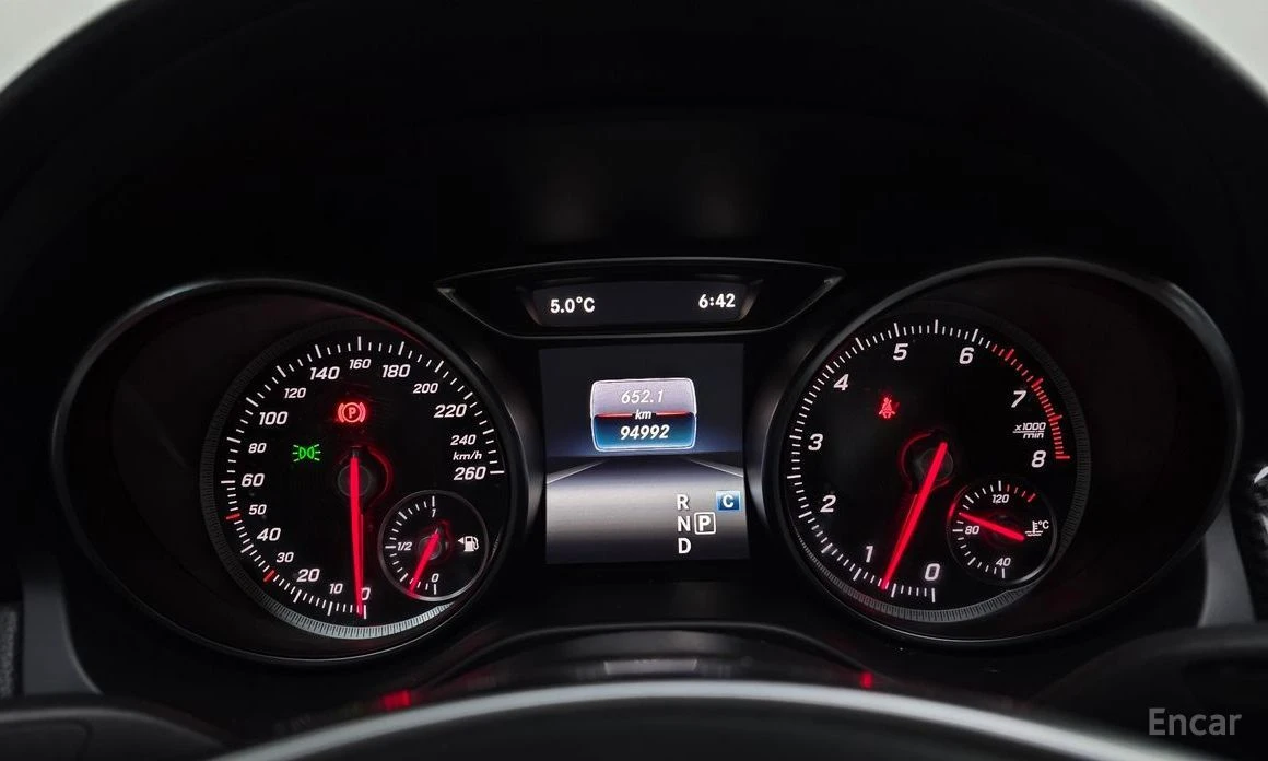 Mercedes-Benz CLA 220  - изображение 8