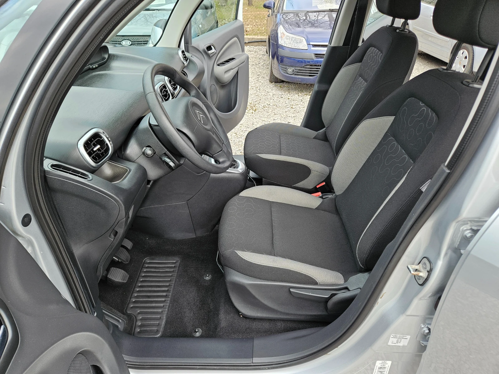 Citroen C3 Picasso 1.6 HDI 90кс., снимка 9 - Автомобили и джипове - 53725063