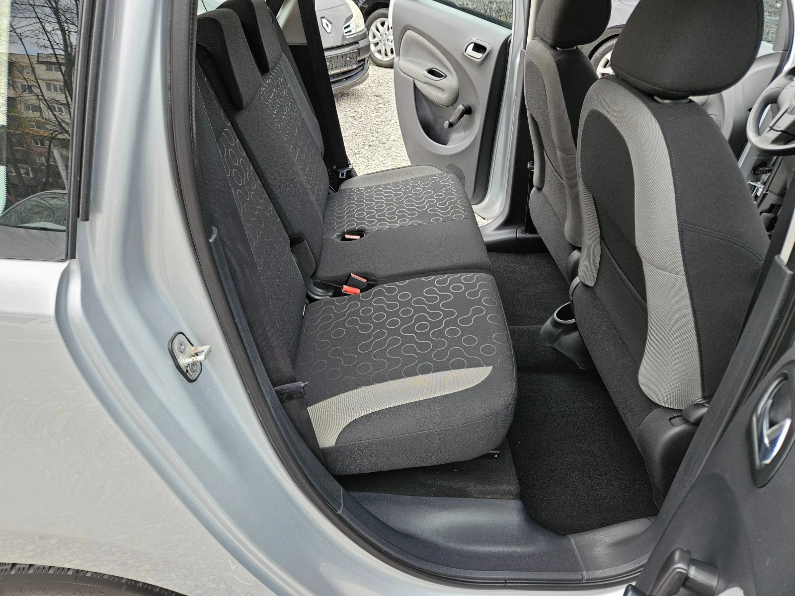 Citroen C3 Picasso 1.6 HDI 90кс., снимка 11 - Автомобили и джипове - 53725063