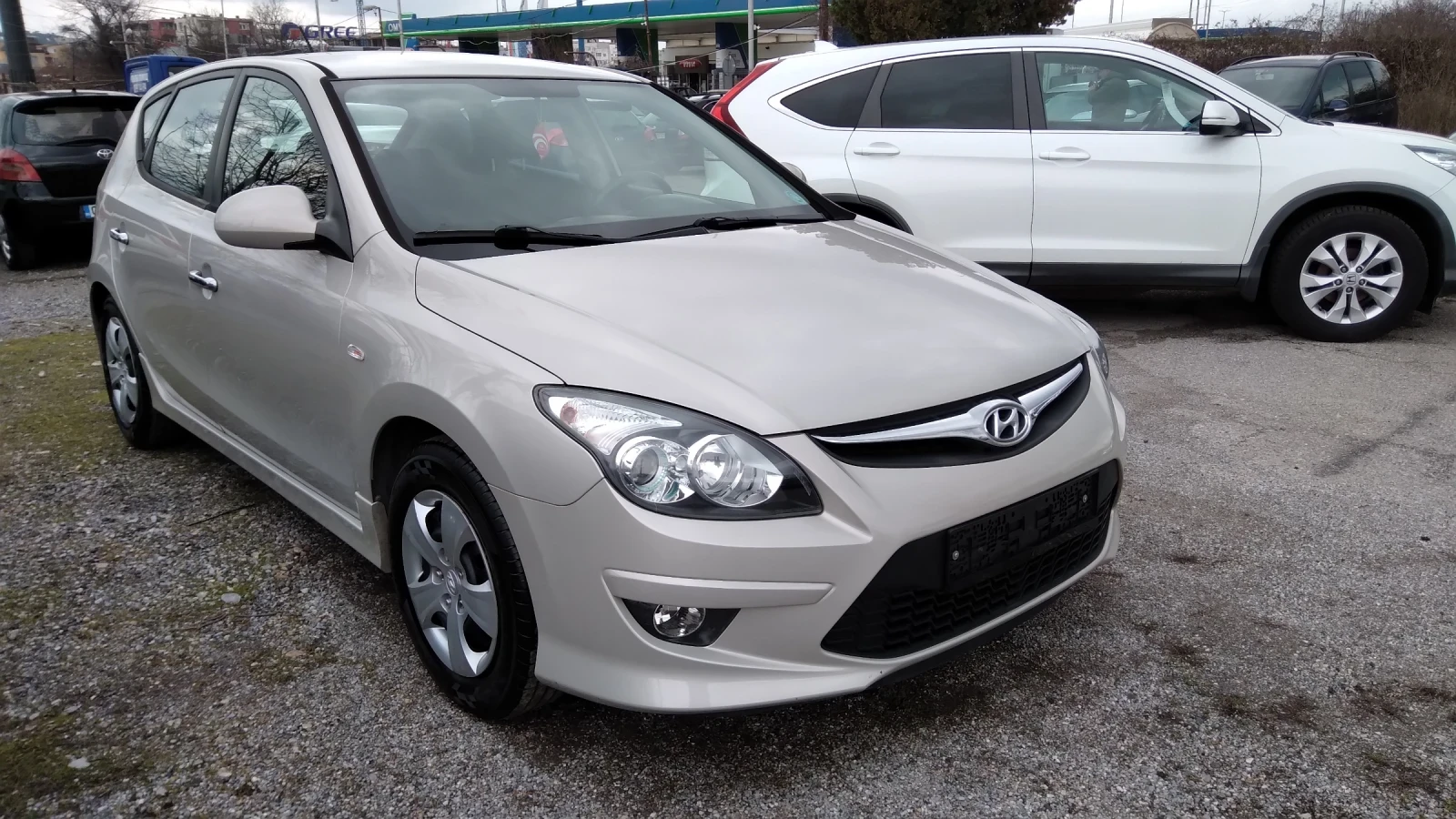 Hyundai I30 1.4i  109кс.Перфектен, снимка 3 - Автомобили и джипове - 53739652