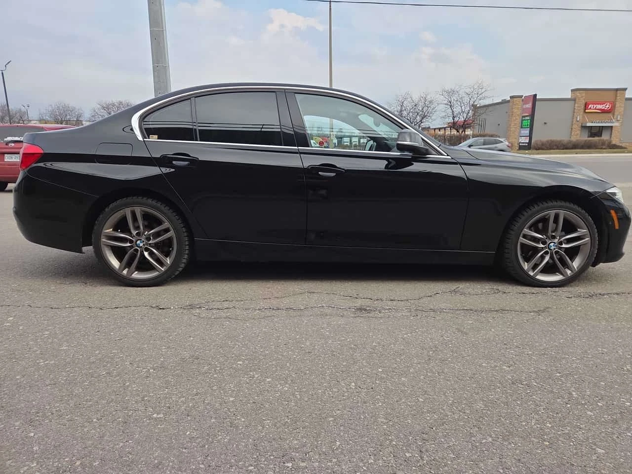 BMW 330 * 330i xDrive * CARFAX * ЦЕНА ДО БГ, снимка 3 - Автомобили и джипове - 53950978