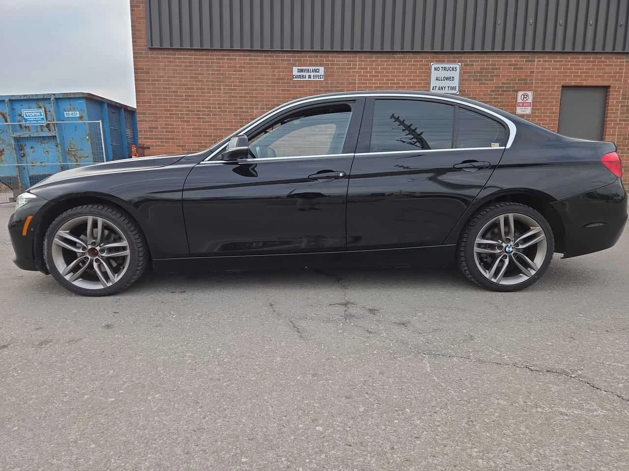 BMW 330 * 330i xDrive * CARFAX * ЦЕНА ДО БГ, снимка 2 - Автомобили и джипове - 53950978