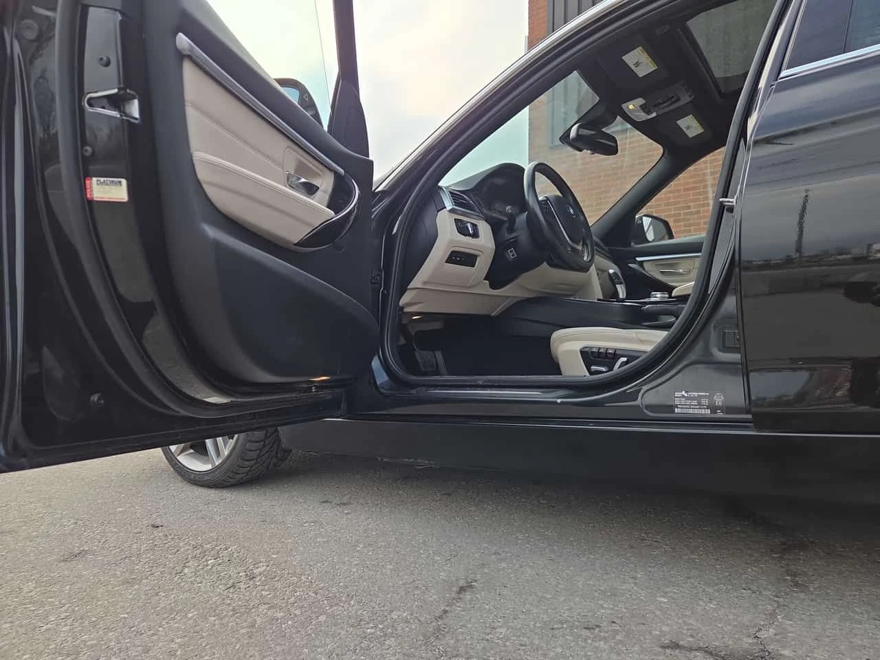 BMW 330 * 330i xDrive * CARFAX * ЦЕНА ДО БГ, снимка 12 - Автомобили и джипове - 53950978