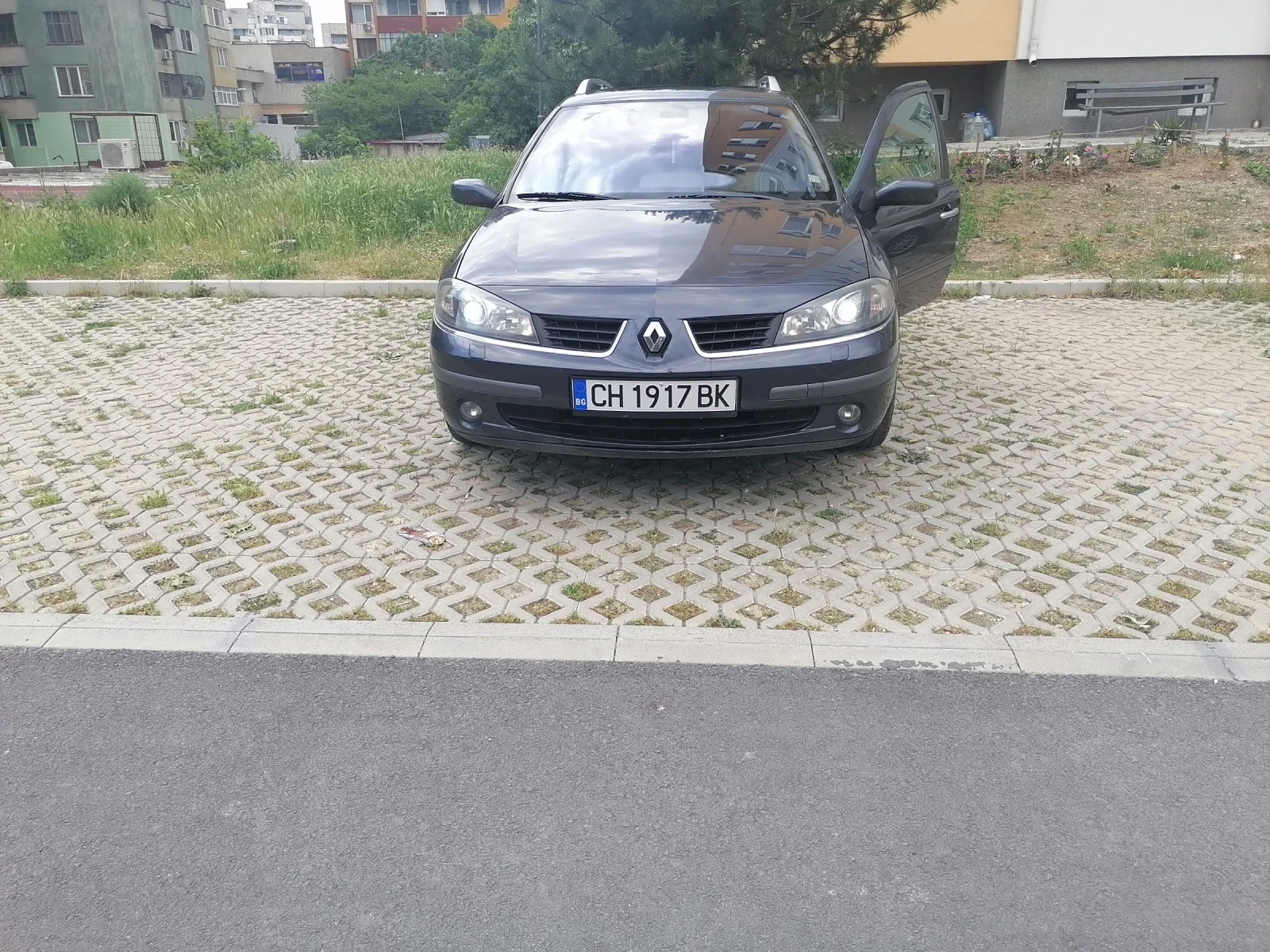 Renault Laguna 2, снимка 5 - Автомобили и джипове - 54026731
