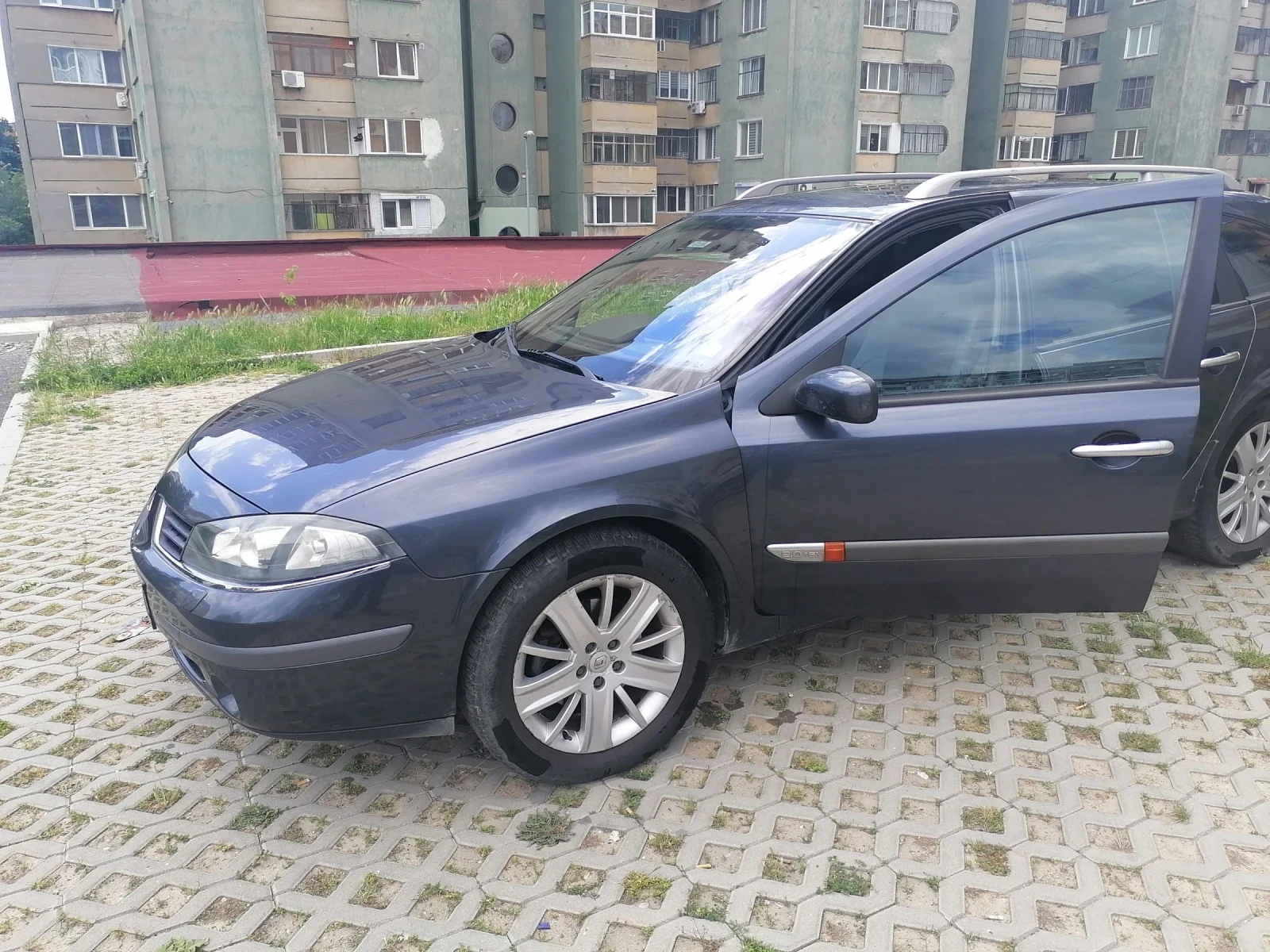 Renault Laguna 2, снимка 4 - Автомобили и джипове - 54026731