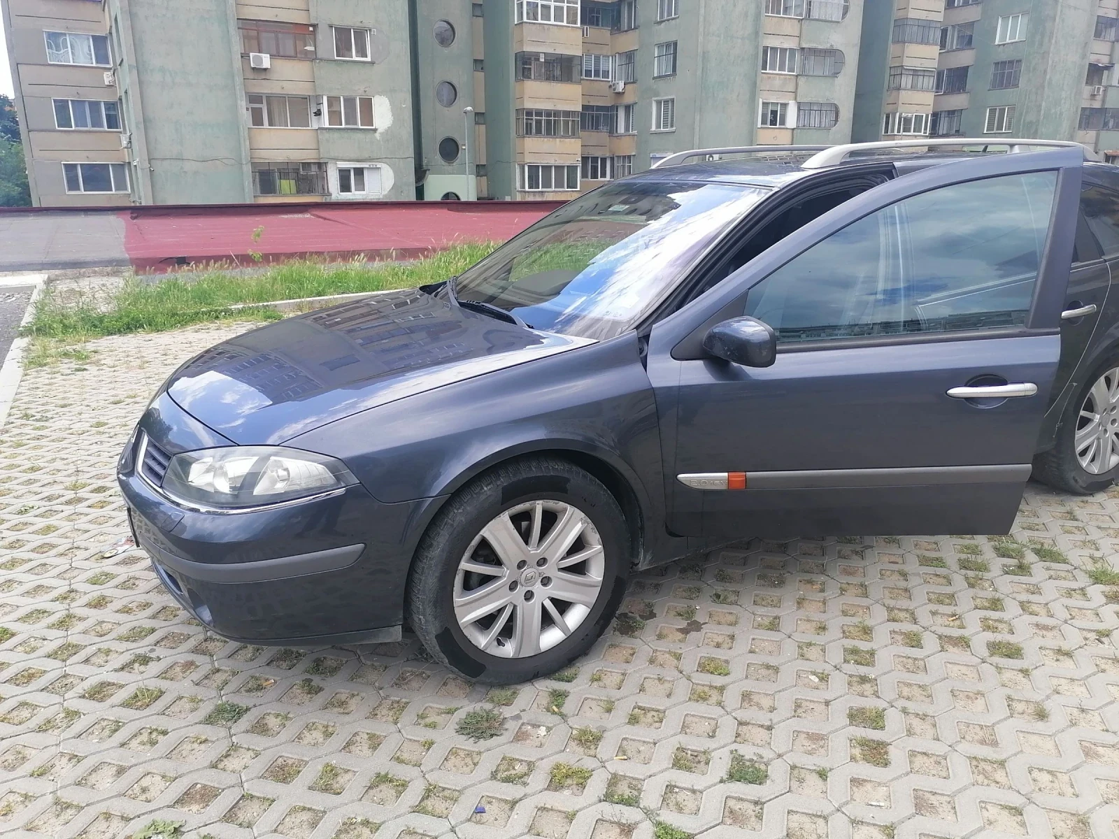 Renault Laguna 2, снимка 7 - Автомобили и джипове - 54026731
