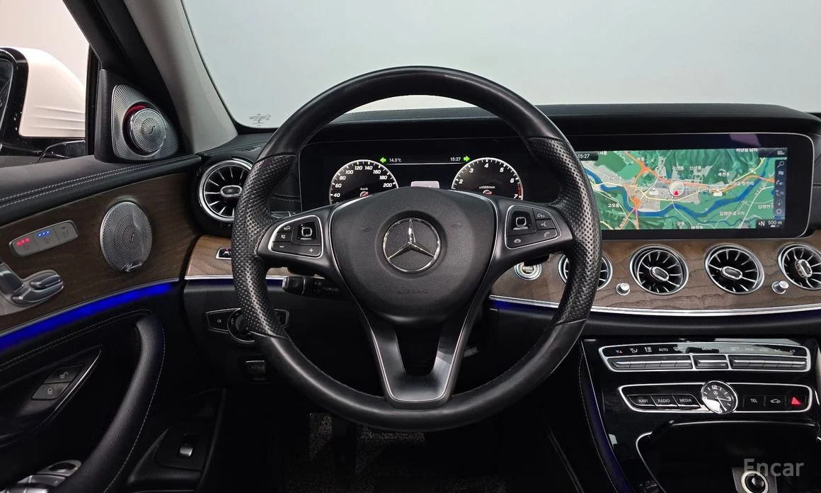 Mercedes-Benz E 300, снимка 13 - Автомобили и джипове - 54065534