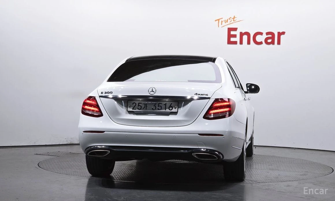 Mercedes-Benz E 300, снимка 4 - Автомобили и джипове - 54065534