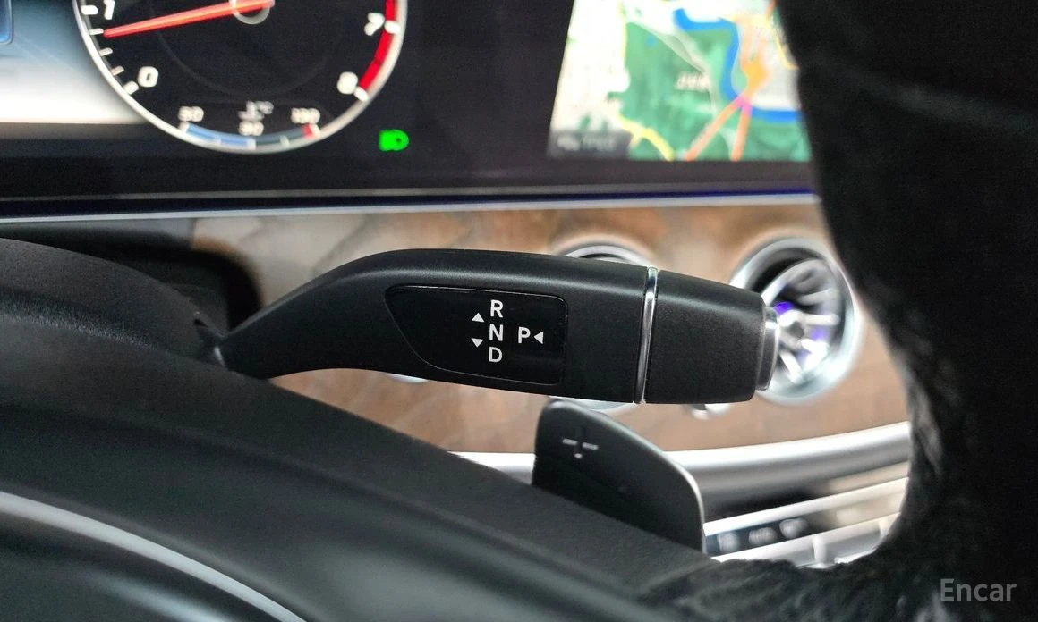 Mercedes-Benz E 300, снимка 9 - Автомобили и джипове - 54065534