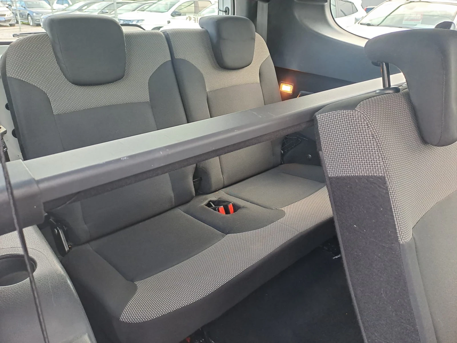 Dacia Lodgy 1.6i    7 ����� | Mobile.bg � ����������� 8