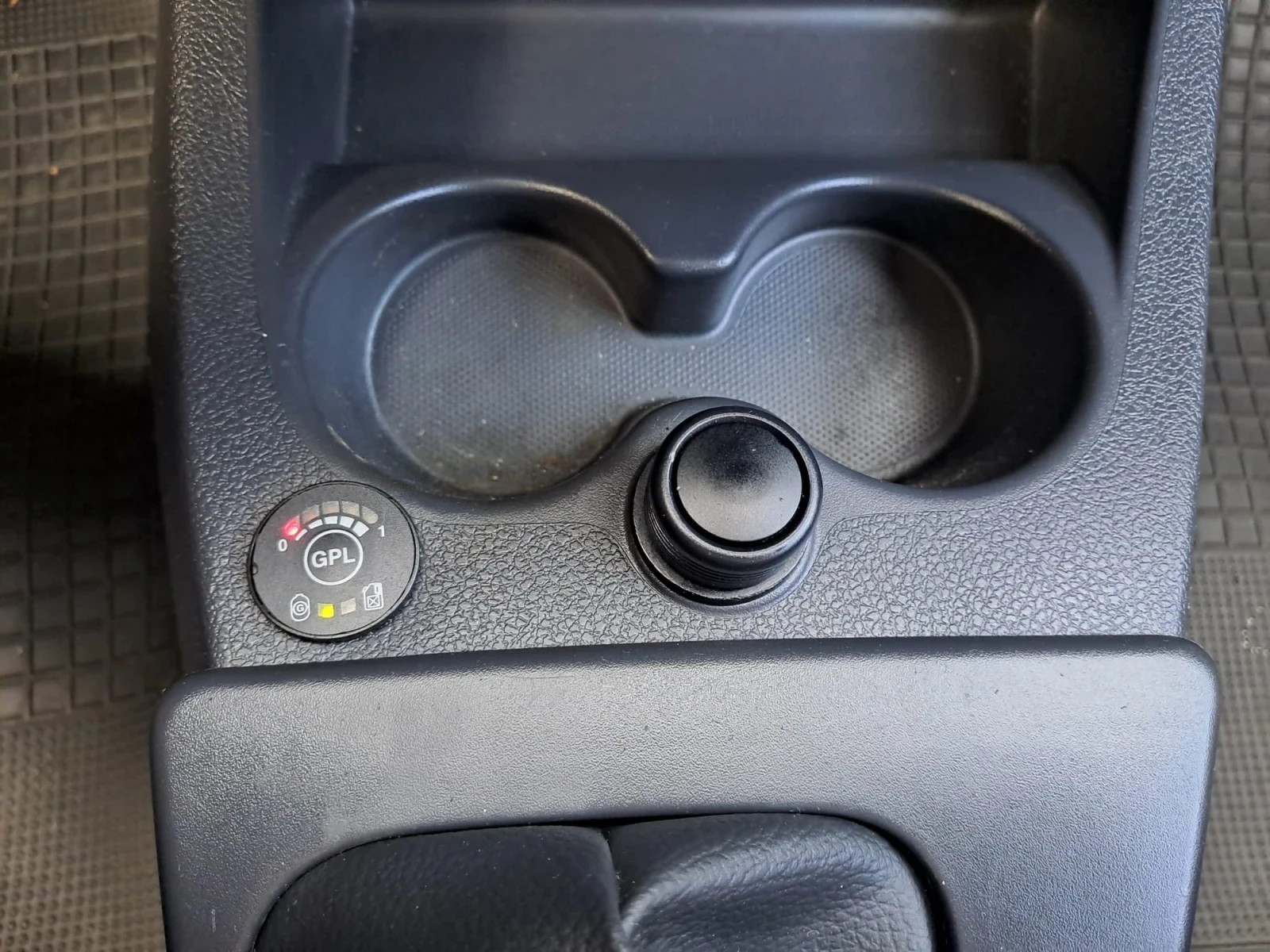 Dacia Lodgy 1.6i    7 ����� | Mobile.bg � ����������� 13